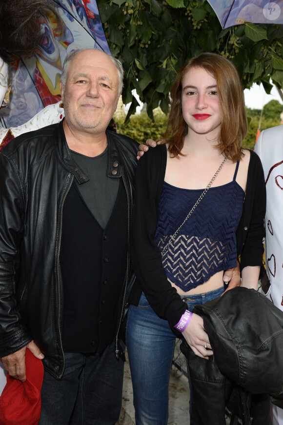Marc Jolivet et sa fille participent à l'ouverture de la fête des Tuileries 2014 à Paris, le 27 juin 2014.