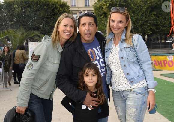 Smaïn avec sa compagne Sid, et sa fille accompagnée d'une amie, participent à l'ouverture de la fête des Tuileries 2014 à Paris, le 27 juin 2014.