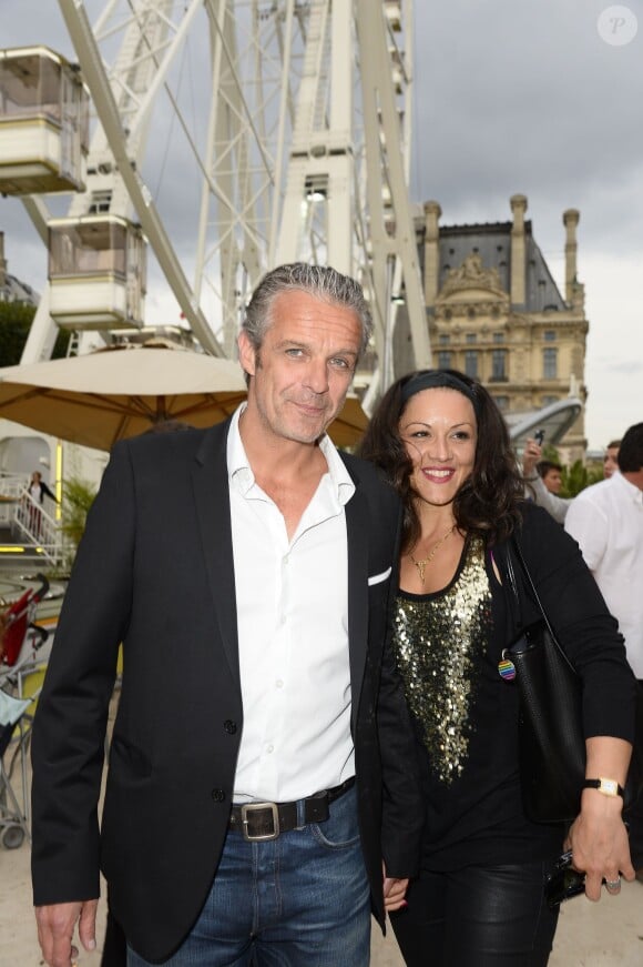 David Brécourt et sa compagne participent à l'ouverture de la fête des Tuileries 2014 à Paris, le 27 juin 2014.