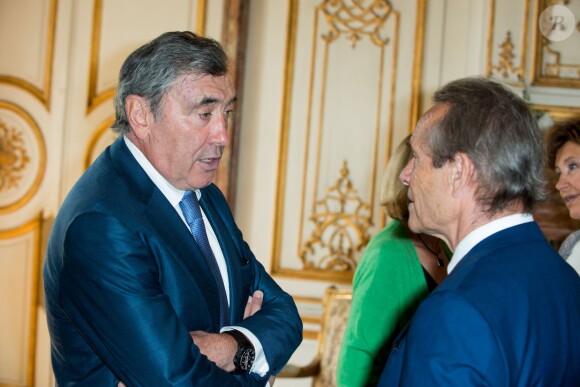 Eddy Merckx et Jacky Ickxs, à l'occasion de la cérémonie de remise des insignes de commandeur de l'Ordre de la Couronne à Michel Drucker au palais d'Egmont à Bruxelles le 27 juin 2014.