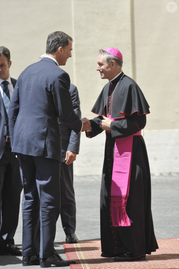 Le roi Felipe VI et son épouse Letizia ont été accueillis au Vatican par Mgr George Gänswein le 30 juin 2014