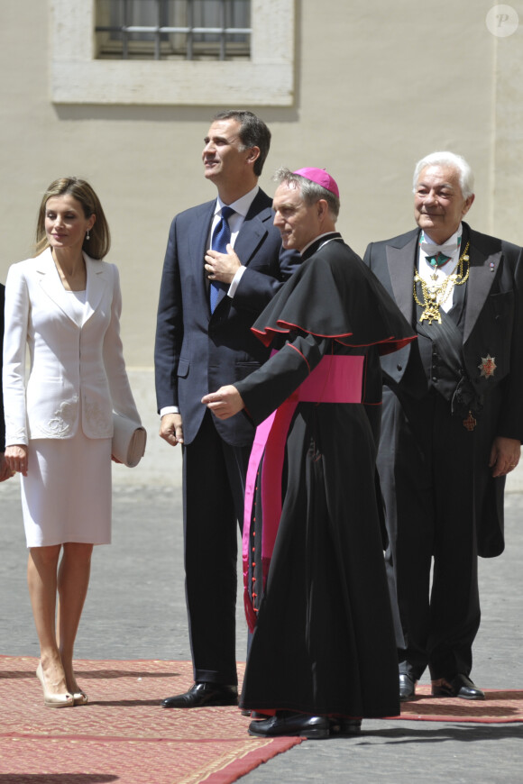 Le roi Felipe VI et son épouse Letizia ont été accueillis au Vatican par Mgr George Gänswein le 30 juin 2014