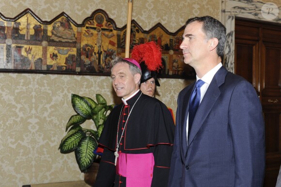 Le roi Felipe VI et son épouse Letizia ont été accueillis au Vatican par Mgr George Gänswein le 30 juin 2014