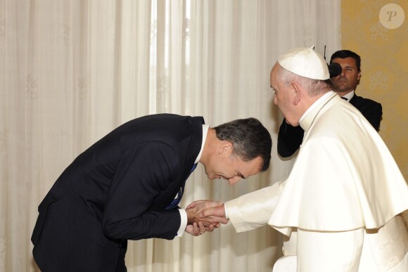 Le roi Felipe VI d'Espagne salue le pape François au Vatican, le 30 juin 2014