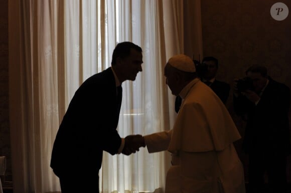 Le roi Felipe VI d'Espagne avec le pape François au Vatican, le 30 juin 2014
