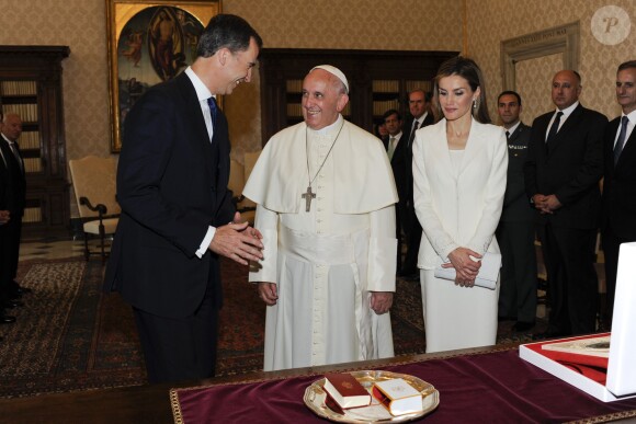 Le roi Felipe VI d'Espagne et son épouse la reine Letizia étaient reçus par le pape François au Vatican, le 30 juin 2014