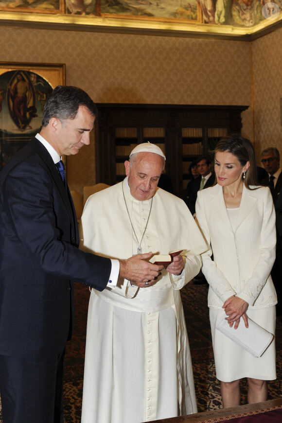 Le roi Felipe VI d'Espagne et son épouse la reine Letizia étaient reçus par le pape François au Vatican, le 30 juin 2014
