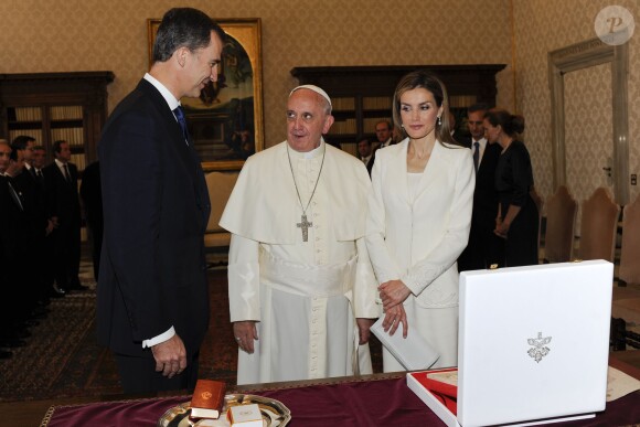 Le roi Felipe VI d'Espagne et son épouse la reine Letizia étaient reçus par le pape François au Vatican, le 30 juin 2014