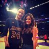 Photo de Joel Crouse et Lucy Hale, postée le 14 avril 2014, à un match des Lakers.