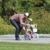 Eric Dane et Rebecca Gayheart se sont amusés avec leurs filles Billie Beatrice Dane et Georgia Dane au parc à Los Angeles, le 28 juin 2014