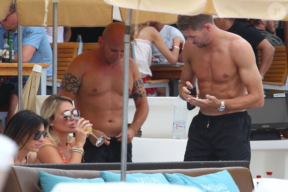 Steven Gerrard, capitaine de l'Angleterre et de Liverpool, profitait de vacances bien méritées en compagnie de son épouse Alex Curran à Ibiza, le 2 juillet 2014