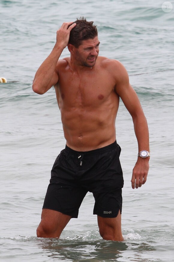 Steven Gerrard, capitaine de l'Angleterre et de Liverpool, profitait de vacances bien méritées en compagnie de son épouse Alex Curran à Ibiza, le 2 juillet 2014