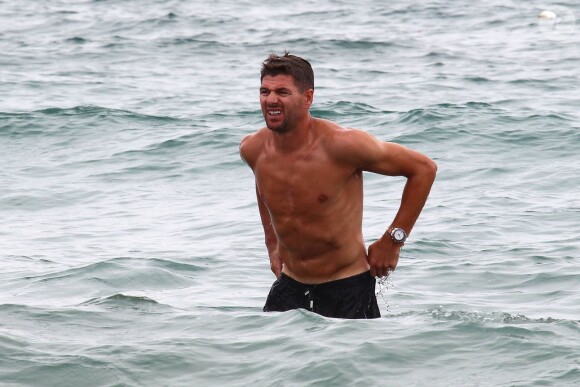 Steven Gerrard, capitaine de l'Angleterre et de Liverpool, profitait de vacances bien méritées en compagnie de son épouse Alex Curran à Ibiza, le 2 juillet 2014