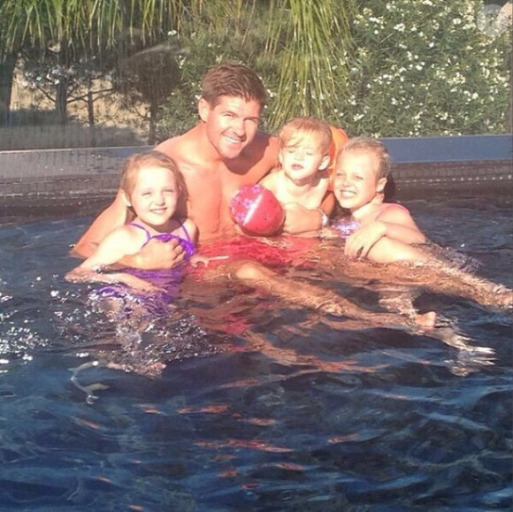 Steven Gerrard et ses filles en vacances à Ibiza, photo publiée sur son compte Instagram, le 28 juin 2014