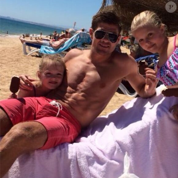 Steven Gerrard et ses filles en vacances à Ibiza, photo publiée sur son compte Instagram, le 27 juin 2014