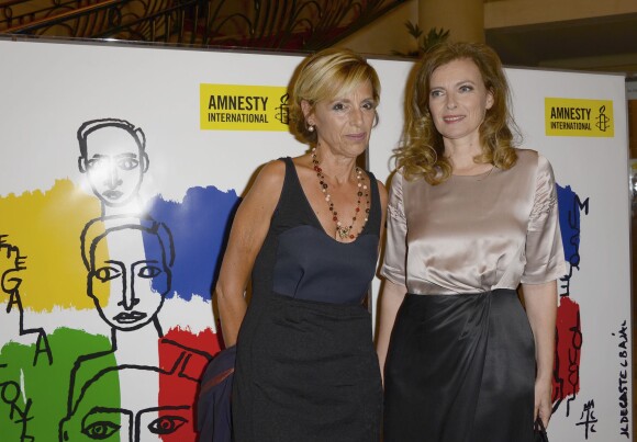 Geneviève Garrigos et Valérie Trierweiler - La 20e édition du gala "Musique contre l'oubli" organisé par Amnesty International au Théâtre des Champs-Élysées à Paris, le 2 juillet 2014.
