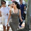 Kim Kardashian accompagnée de ses soeurs Kourtney et Khloe se baladent dans les Hamptons et ont rejoint leur mère Kris Jenner le 2 juillet 2014