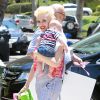 Gwen Stefani s'est rendue chez son père Dennis, à Los Angeles, pour l'anniversaire de ce dernier, le jour de l'Indépendance, avec son mari Gavin Rossdale et leurs enfants, Apollo, Kingston et Zuma, à Los Angeles, le 4 juillet 2014.