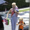 La chanteuse Gwen Stefani s'est rendue chez son père Dennis, à Los Angeles, pour l'anniversaire de ce dernier, le jour de l'Indépendance, avec son mari Gavin Rossdale et leurs enfants, Apollo, Kingston et Zuma, à Los Angeles, le 4 juillet 2014.