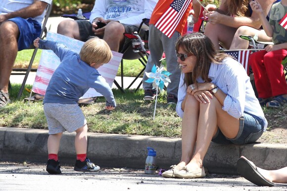 Ben Affleck et Jennifer Garner en compagnie de leurs enfants Violet, Seraphina et Samuel, ont assisté à la parade Independence Day à Los Angeles, le 04 Juillet 2014.