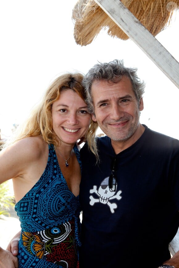 Manuel Gélin et sa compagne Juliette Meyniac sur la plage Bianca lors du 11ème festival "Les Hérault du cinéma et de la télé 2014" au Cap d'Agde, le 5 juillet 2014.