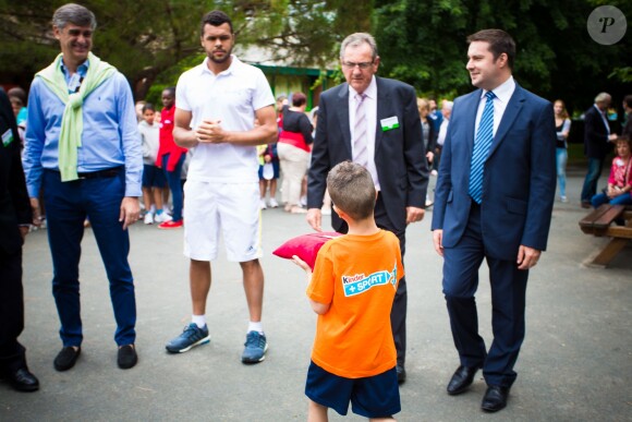 Jo-Wilfried Tsonga lors de l'inauguration du Village Kinder, le 7 juillet 2014 à Temple-sur-Lot