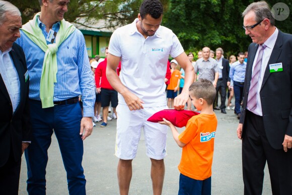 Jo-Wilfried Tsonga a coupé le ruban d'inauguration du Village Kinder, le 7 juillet 2014 à Temple-sur-Lot