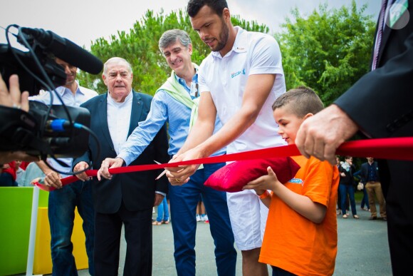 Jo-Wilfried Tsonga a coupé le ruban d'inauguration du Village Kinder, le 7 juillet 2014 à Temple-sur-Lot