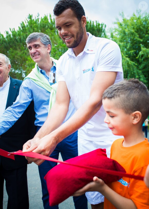 Jo-Wilfried Tsonga a coupé le ruban d'inauguration du Village Kinder, le 7 juillet 2014 à Temple-sur-Lot