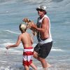 Sur une plage de Malibu, Gavin Rossdale sa sauvé in extremis Chowie, le chien de la famille, emporté par une vague.