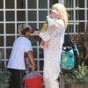 Gwen Stefani et son mari Gavin Rossdale en compagnie de leurs enfants arrivent au domicile de Rachel Zoe à Malibu, le 5 Juillet 2014.
