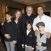 Francis Perrin, sa femme Gersende et leurs enfants, Louis, Baptiste et Clarisse à l'Olympia à Paris, le 15 avril 2014.
