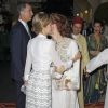 Letizia d'Espagne et Lalla Salma du Maroc se saluent, deux icônes d'élégance éblouissantes lors de l'iftar offert le 14 juillet 2014 au palais royal à Rabat par le roi Mohammed VI pour la visite inaugurale du roi Felipe VI d'Espagne et son épouse.