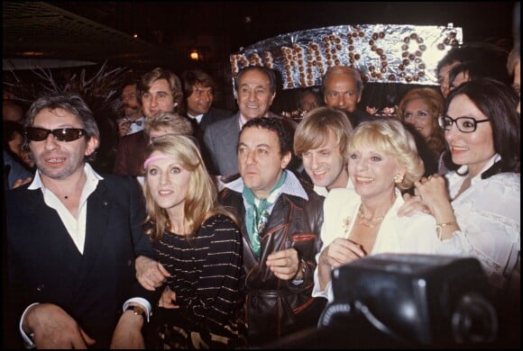Sheila, Serge Gainsbourg et Coluche mais aussi Dave, Nana Mouskouri, Dalida et Nicole Croisille à Paris, décembre 1981. 