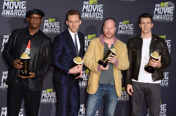 Samuel L. Jackson, Tom Hiddleston, Joss Whedon et Chris Evans récompensés pour Avengers lors des MTV Movie Awards 2013.