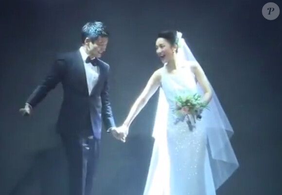 Mariage de Zhou Xun et Archie Kao lors d'un gala à Hangzhou le 16 juillet 2014.