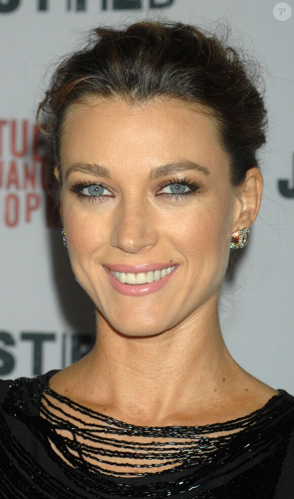 Natalie Zea lors de la première de la saison 5 de la série Justified au DGA Theater de Beverly Hills le 6 janvier 2014