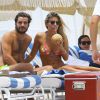 Natasha Oakley et son petit ami Martin Médus (Secret Story 3) partagent une noix de coco alors qu'ils se baignent lors de leurs vacances à Miami, le 16 juillet 2014. 