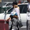 Exclusif - Christina Aguilera, très enceinte, son fiancé Matthew Rutler et son fils Max se rendent au mini golf à Studio City, le 12 juillet 2014.