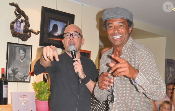 Exclusif - Pascal Obispo et Yannick Noah - Vente aux enchères à l'occasion du 20e anniversaire des "Vendanges du Coeur" à Ouveillan, près de Narbonne, au profit des "Restos du Coeur" le 20 juillet 2014.