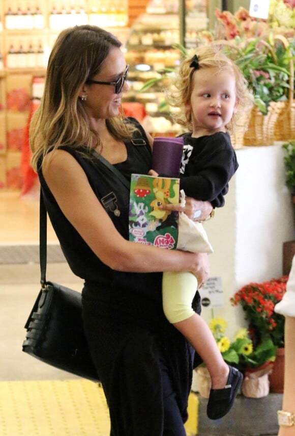 Jessica Alba et sa fille Haven font leurs courses à Beverly Hills le 20 juillet 2014.