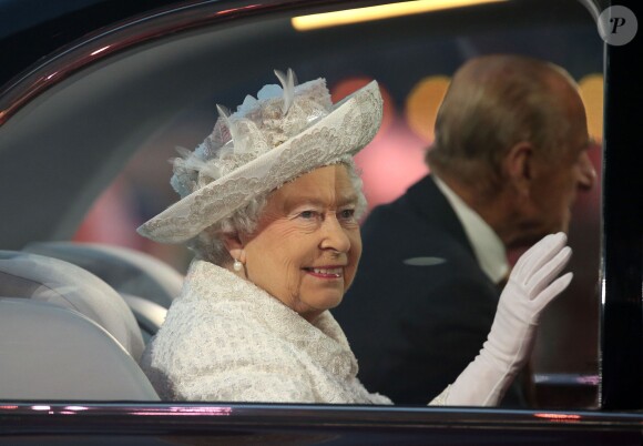 La reine Elizabeth II et le duc d'Edimbourg arrivent à la cérémonie d'ouverture des Jeux du Commonwealth 2014, le 23 juillet au Celtic Park de Glasgow.