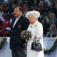 Le prince Imran de Malaisie et la reine Elizabeth II lors de la cérémonie d'ouverture des Jeux du Commonwealth 2014, le 23 juillet au Celtic Park de Glasgow.