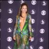Jennifer Lopez fait sensation en arrivant aux Grammy Awards en 2000