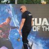 Vin Diesel sur des échasses lors de la première du film "Les Gardiens de la Galaxie" (Guardians of the Galaxy) au cinéma The Empire, Leicester Square à Londres, le 24 juillet 2014.