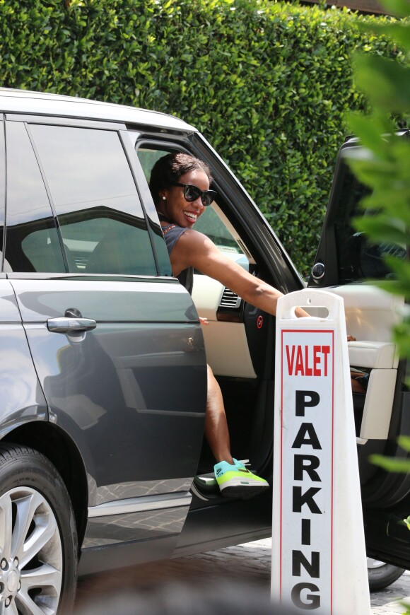 Kelly Rowland quitte le restaurant Cecconi's à West Hollywood. Le 25 juillet 2014.