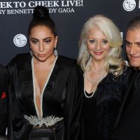 Lady Gaga : Glamour et sobre avec le crooner Tony Bennett, devant ses parents