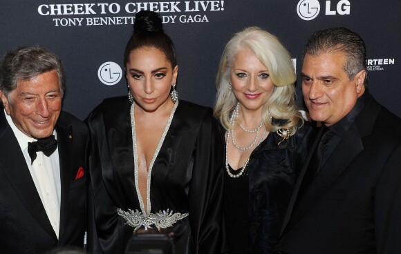 Tony Bennett avec Lady Gaga et ses parents Joe Germanotta et Cynthia Germanotta à New York, le 28 juillet 2014.