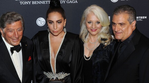 Lady Gaga : Glamour et sobre avec le crooner Tony Bennett, devant ses parents