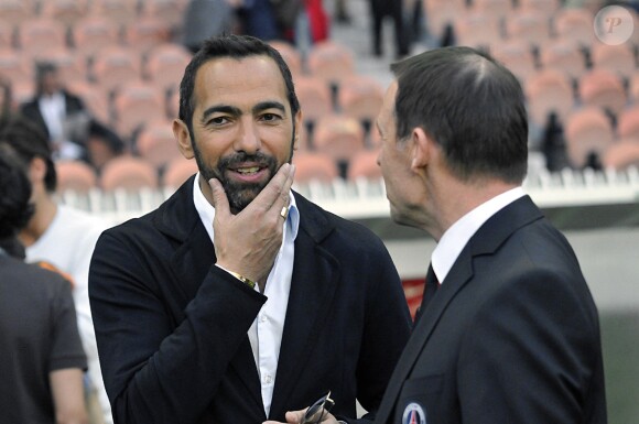 Youri Djorkaeff avant le match entre le Paris Saint-Germain et Rennes au Parc des Princes à Paris, le 24 avril 2010